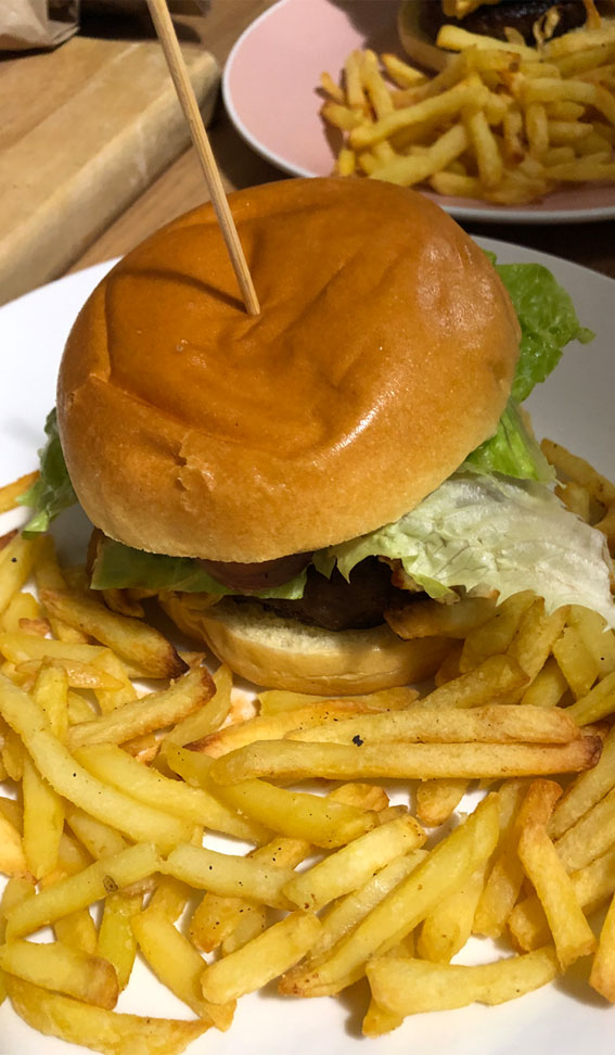 These Snapshots Make Your Mouth-Watering : Cheese Burger + French Fries