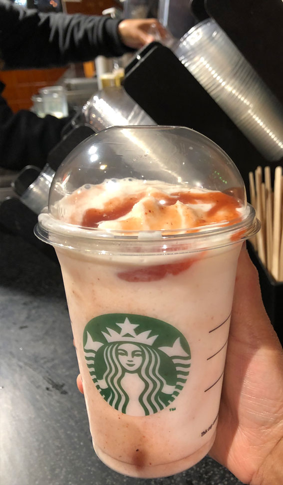 These Snapshots Make Your Mouth-Watering : Strawberry Frappuccino
