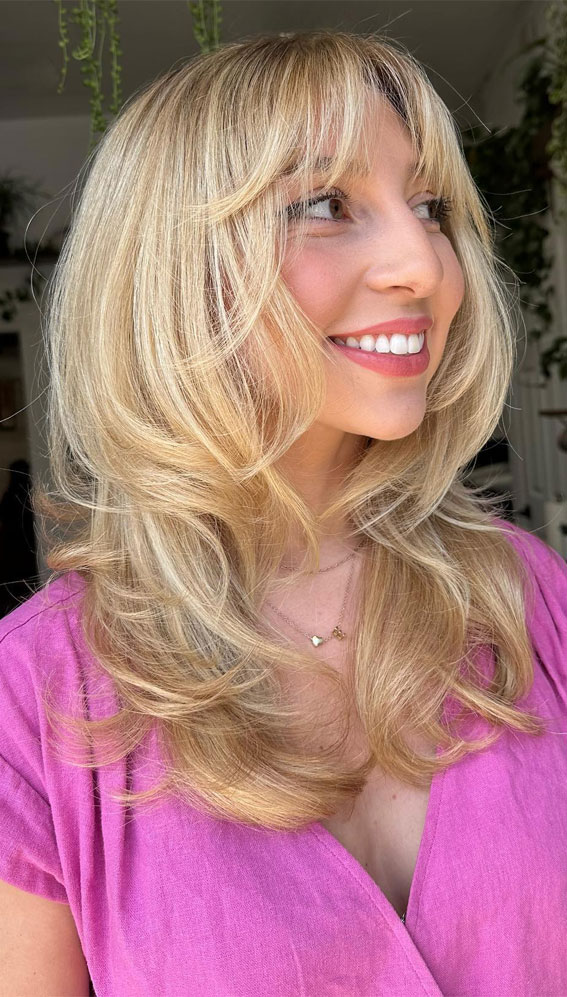 Chic & Versatile Layered Haircuts & Styles : Honey Blonde Layers with Darker Tips