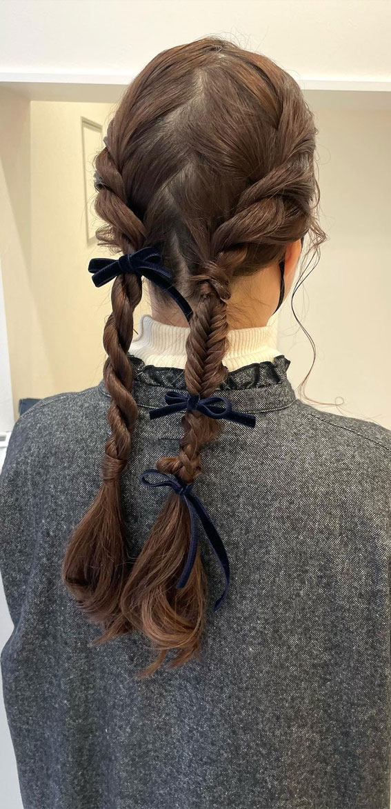 On-Trend Bow Hairstyles for a Chic and Playful Look : Mismatch Braids with Bows
