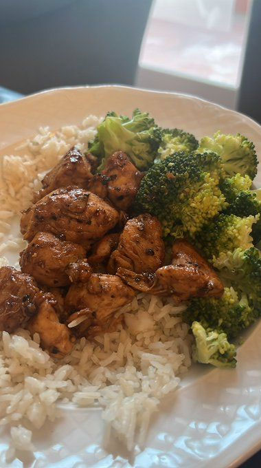 These Snapshots Make Your Mouth-Watering : Easy Stir-fly Chicken with Broccoli