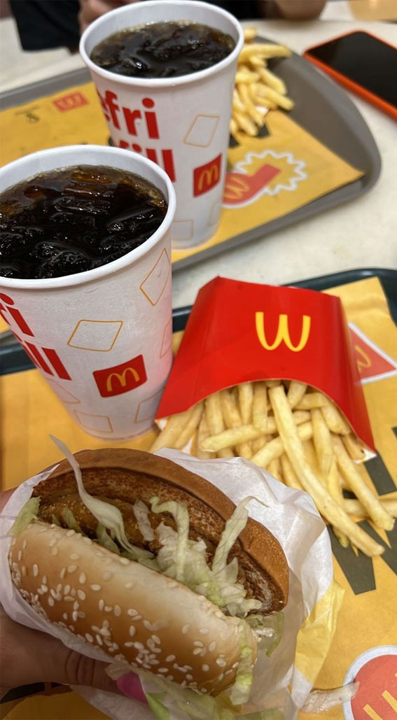 These Snapshots Make Your Mouth-Watering : Big Mac & Pepsi