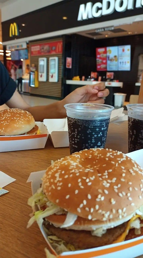 These Snapshots Make Your Mouth-Watering : Big Mac & Fizzy Pepsi