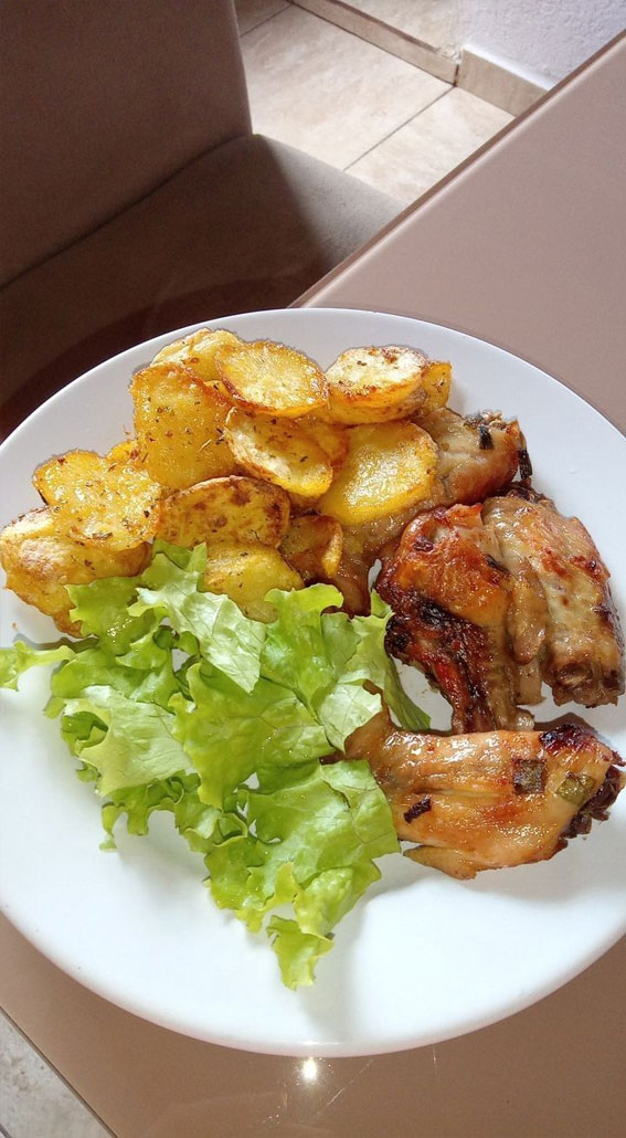 These Snapshots Make Your Mouth-Watering : Grilled Chicken Wings with Potatoes
