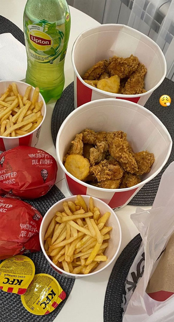 These Snapshots Make Your Mouth-Watering : KFC Sharing Bucket