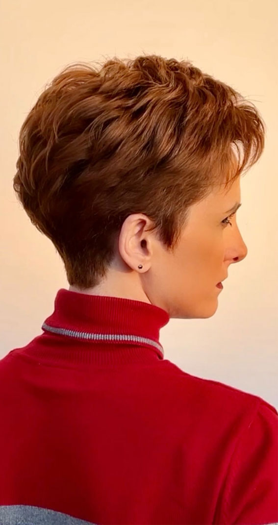 10 Youthful and Chic Hairstyles for Women Over 40