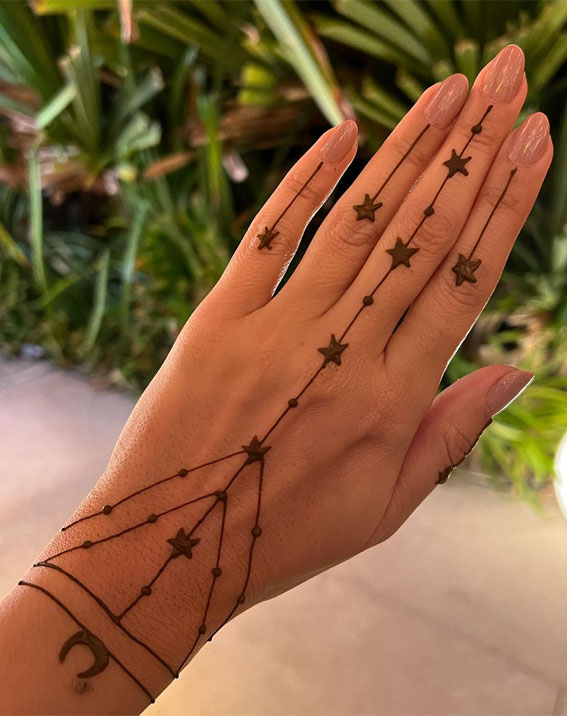 20 Simple Henna Ideas for Stylish Expressions : Star Glove