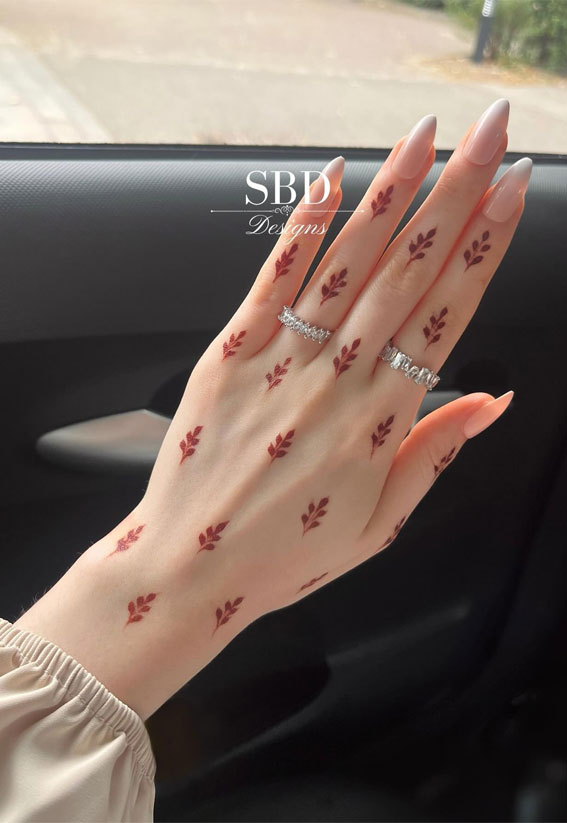 20 Simple Henna Ideas for Stylish Expressions : Leaves Pattern Henna