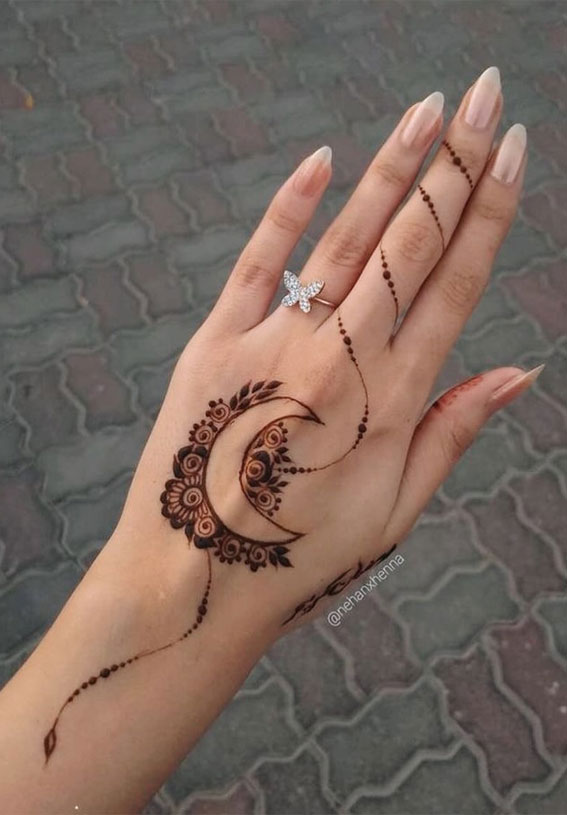 33 Trendy Henna Designs To Inspire : Lace Crescent Moon & Vine