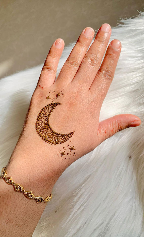 33 Trendy Henna Designs To Inspire : Swirl Crescent Moon Henna