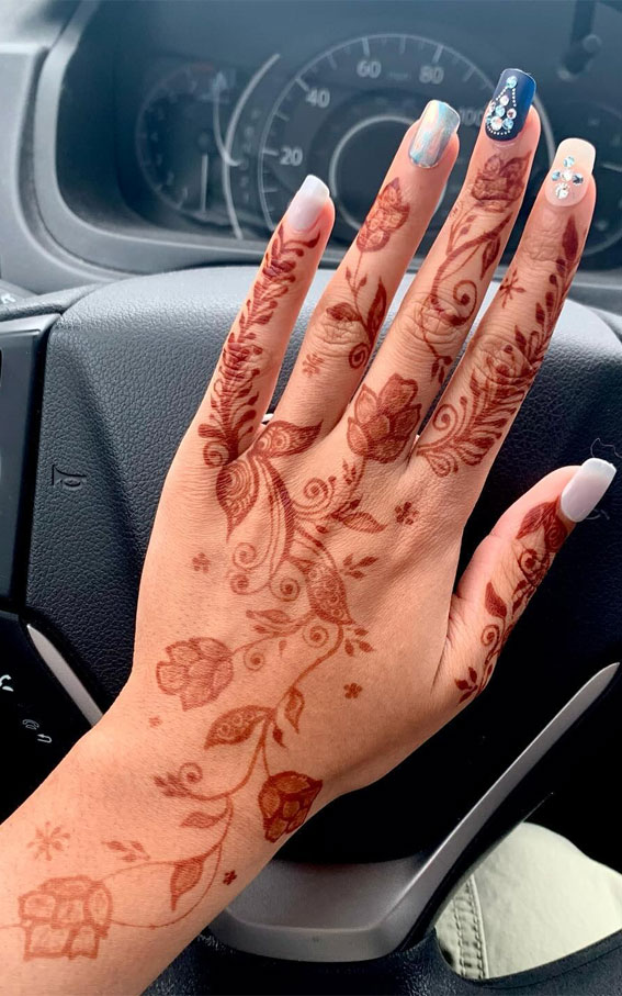 33 Trendy Henna Designs To Inspire : Floral & Vine Leave Henna