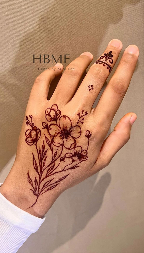 33 Trendy Henna Designs To Inspire : A Bunch of Florals & Arabesque