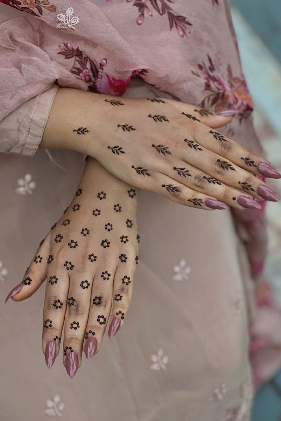 33 Trendy Henna Designs To Inspire : Leave & Flower Pattern