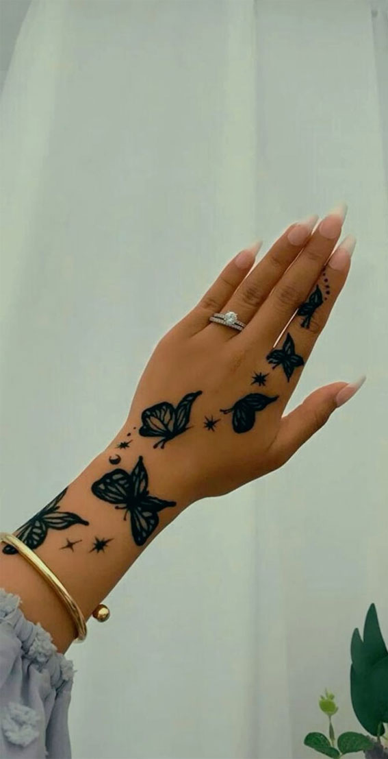 25 Mesmerizing Henna Designs : Timeless Butterflies