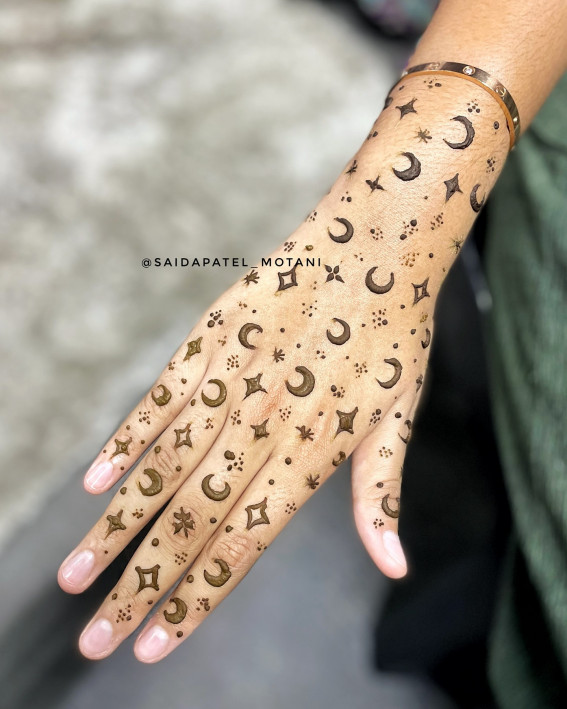 25 Mesmerizing Henna Designs : Delicate Crescent Moons & Stars
